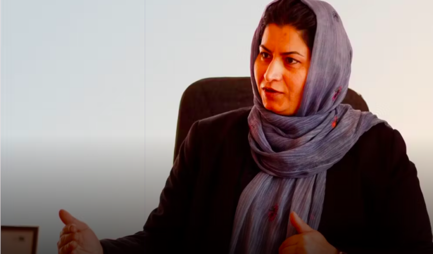 نامم حمیرا ثاقب است