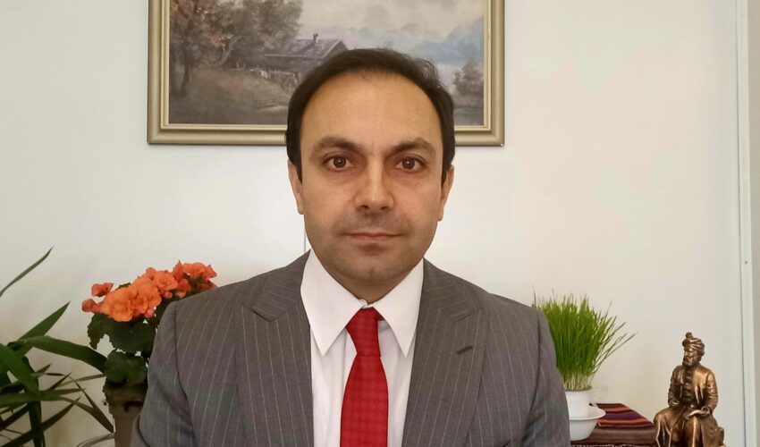 چالش‌ دموکراسی‌ در غیاب دولت مقتدر در افغانستان