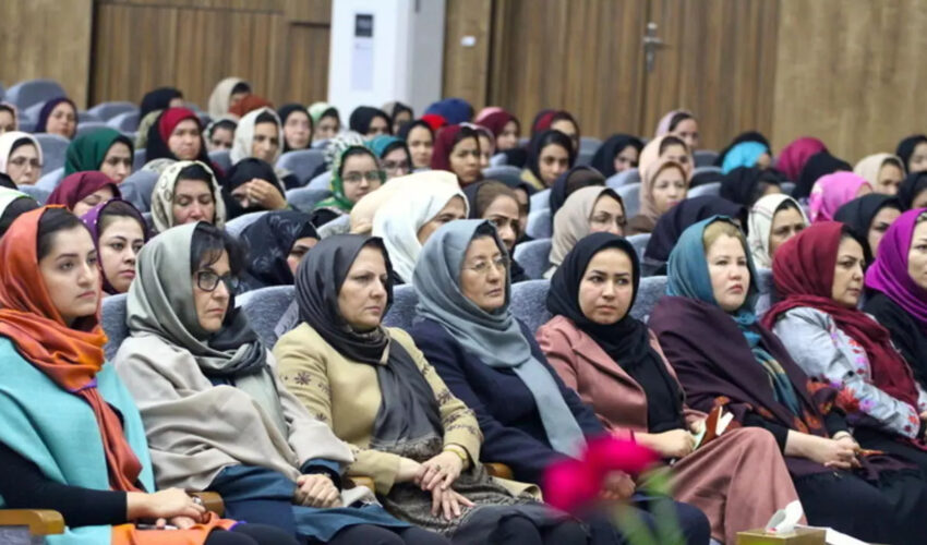 نقش آموزش زنان در شکل‌دهی جامعه‌ی توسعه‌یافته